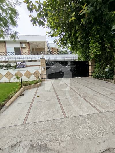 1 Bedroom 500 Square Yard Basement Available For Rent In F-8/1