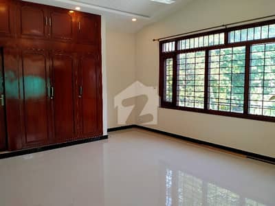 F-11/4 Top Location One Kanal 3'Bed Beautiful Upper Portion For Rent