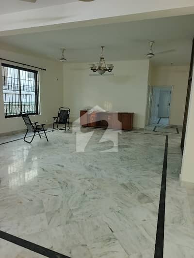 F-11 4'Bed Upper Portion For Rent