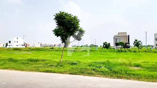 ڈی ایچ اے فیز 8 - بلاک ایکس فیز 8,ڈیفنس (ڈی ایچ اے),لاہور میں 2 کنال رہائشی پلاٹ 13.0 کروڑ میں برائے فروخت۔
