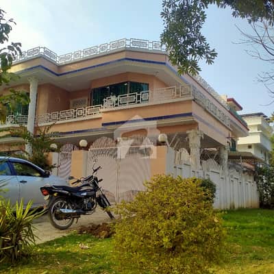 F-11/1 Corner 4'Bed Full House For Rent F-11/1 Corner 4'Bed Full House For Rent