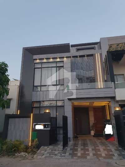 5 Marla House Available For Rent In Jinnah Block Bahria Town Lahore