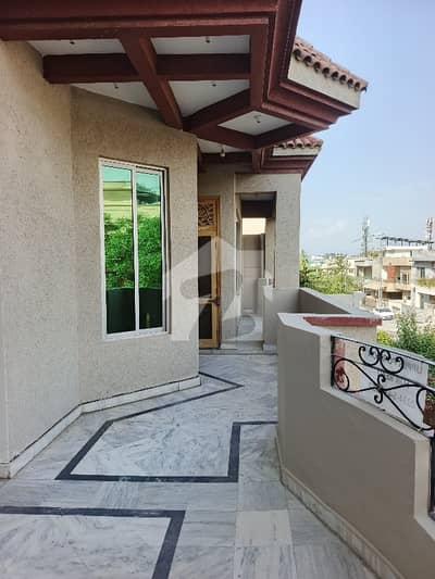 F-11/2 3'Bed Upper Portion For Rent