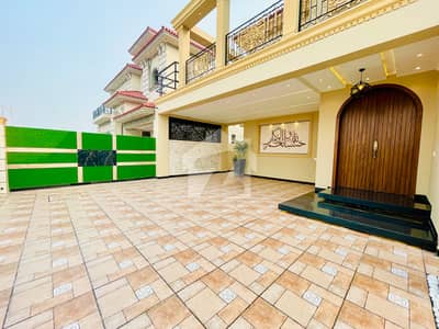 01 KANAL UNIQUE & STYLISH DESIGN HOUSE FOR SALE IN DHA PHASE 7