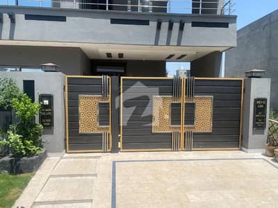 ایل ڈی اے ایوینیو لاہور میں 5 کمروں کا 10 مرلہ مکان 2.95 کروڑ میں برائے فروخت۔