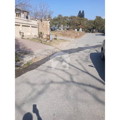 F-11/2 666 Square Yard Corner Plot For Sale