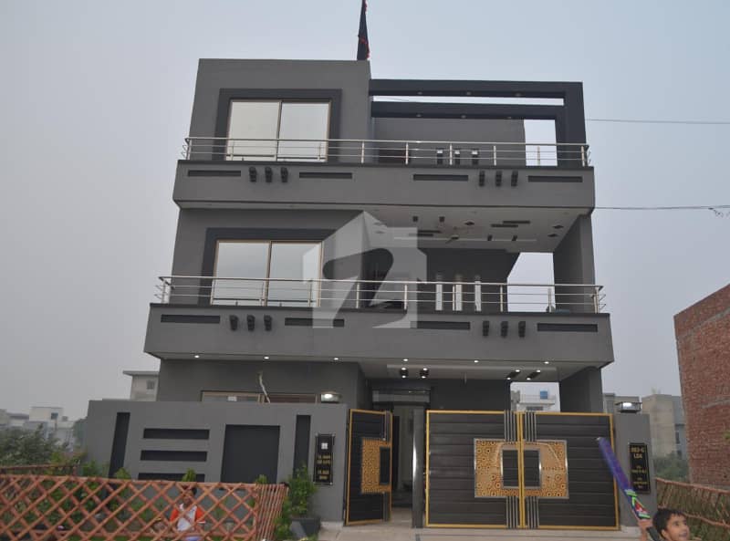 10 MARLA TRIPLE STOREY HOUSE FOR SALE 10 MARLA TRIPLE STOREY HOUSE FOR SALE