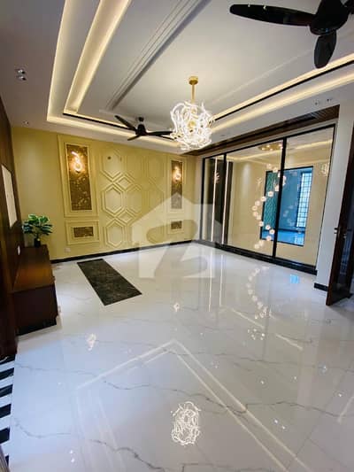 10 MARLA DOUBLE UNIT HOUSE AVAILBLE HOUSE AVAILABLE FOR SALE IN LDA AVENUE BLOCK M