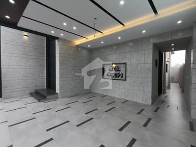 MODERN DOUBLE HEIGHTED BEAUTIFUL HOUSE ON 60 FEET ROAD AVAILABLE FOR SALE IN LDA AVENUE LAHORE