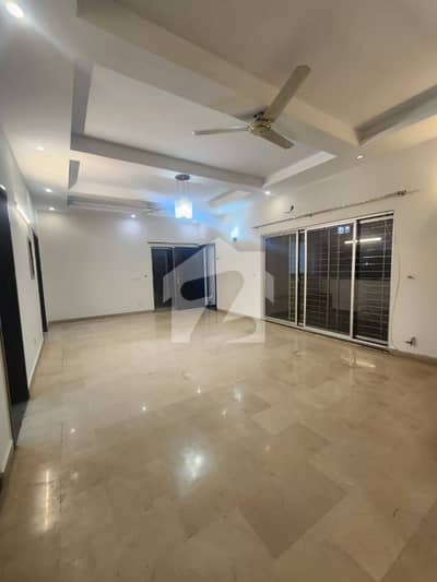 BRAND NEW UPPER PORTION AVAILIBLE FOR RENT IN DHA BRAND NEW UPPER PORTION AVAILIBLE FOR RENT IN DHA