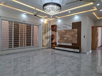 جی ۔ 13 اسلام آباد میں 7 کمروں کا 1 کنال مکان 16.0 کروڑ میں برائے فروخت۔