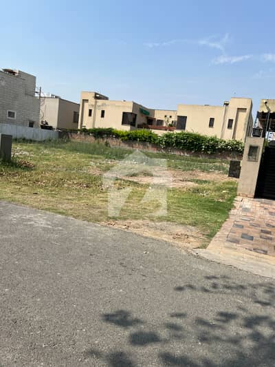 ڈی ایچ اے فیز 5 - بلاک بی فیز 5,ڈیفنس (ڈی ایچ اے),لاہور میں 10 مرلہ رہائشی پلاٹ 2.25 کروڑ میں برائے فروخت۔