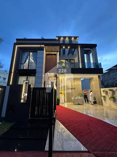 بحریہ ٹاؤن سیکٹر ای بحریہ ٹاؤن,لاہور میں 3 کمروں کا 10 مرلہ بالائی پورشن 50.0 ہزار میں کرایہ پر دستیاب ہے۔ بحریہ ٹاؤن سیکٹر ای بحریہ ٹاؤن,لاہور میں 3 کمروں کا 10 مرلہ بالائی پورشن 50.0 ہزار میں کرایہ پر دستیاب ہے۔