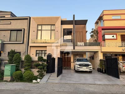 10 Marla Residential House For Sale In Quaid Block, Nearby Commercial Market, Mosuqe and Health Care Canter 10 Marla Residential House For Sale In Quaid Block, Nearby Commercial Market, Mosuqe and Health Care Canter