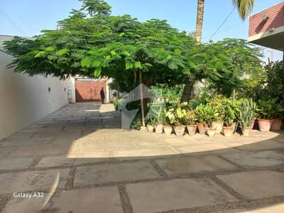 ڈی ایچ اے فیز 4 ڈی ایچ اے ڈیفینس,کراچی میں 5 کمروں کا 2 کنال مکان 17.9 کروڑ میں برائے فروخت۔