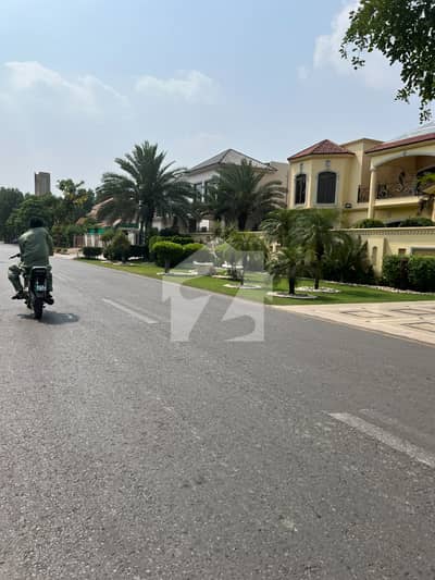 ڈی ایچ اے فیز 7 - بلاک ایکس فیز 7,ڈیفنس (ڈی ایچ اے),لاہور میں 4 کنال رہائشی پلاٹ 21.1 کروڑ میں برائے فروخت۔