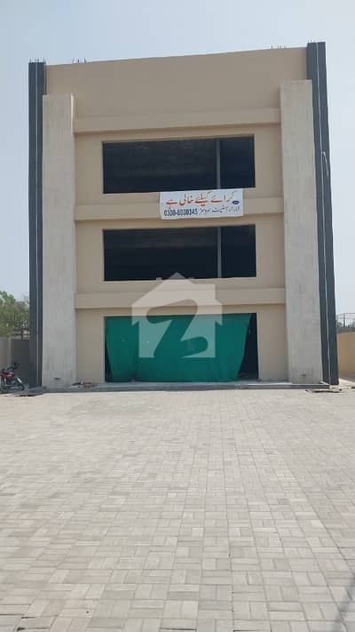 ڈیفینس روڈ لاہور میں 1 کنال Studio عمارت 8.5 لاکھ میں کرایہ پر دستیاب ہے۔