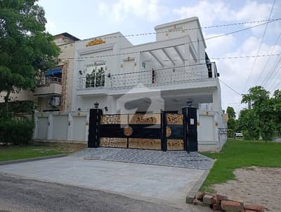 ویلینشیاء ہاؤسنگ سوسائٹی لاہور میں 5 کمروں کا 10 مرلہ مکان 4.95 کروڑ میں برائے فروخت۔