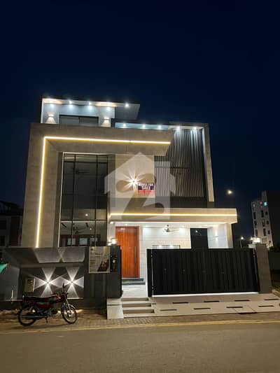 Luxury 10 Marla House Available for Sale in Etihad Town Phase 1 Prime Location, Lahore Luxury 10 Marla House Available for Sale in Etihad Town Phase 1 Prime Location, Lahore