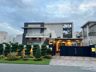 ONE-KANAL MODERN DESIGN FULLY FURNISHED HOUSE AVAILABLE FOR SALE