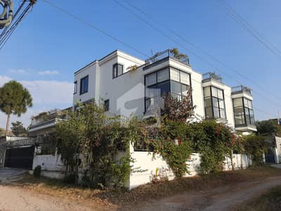 18-MARLA CORNER FULLY FURNISHED HOUSE AVAILABLE FOR SALE COVERED AREA 5500 SQFT 18-MARLA CORNER FULLY FURNISHED HOUSE AVAILABLE FOR SALE COVERED AREA 5500 SQFT