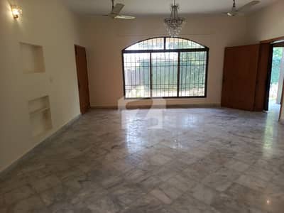 ایف ۔ 7 اسلام آباد میں 4 کمروں کا 1 کنال مکان 5.5 لاکھ میں کرایہ پر دستیاب ہے۔