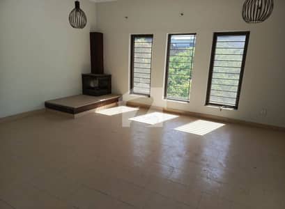 Luxurious Upper Portion For Rent In F-8 Margalla Facing | 1000 Sq. Yards