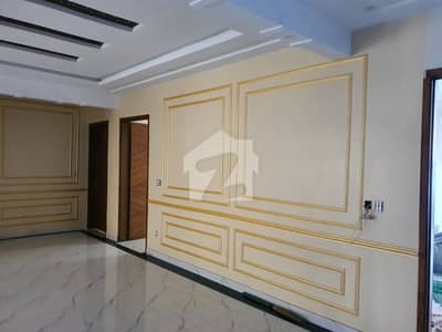 600 Sq Yards Bungalow