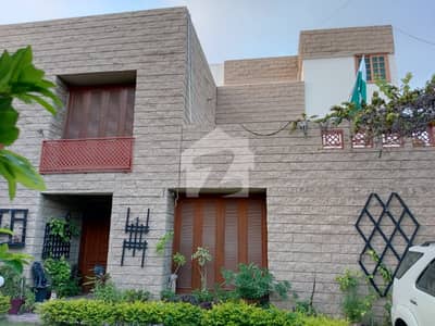 1000 Yards Beautiful Bungalow For Sale In Clifton Block 5