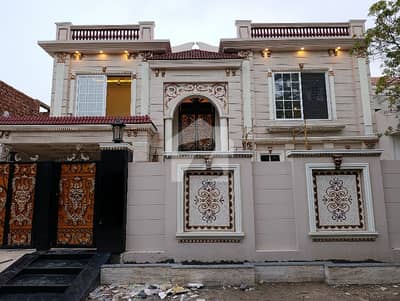 جوہر ٹاؤن لاہور میں 5 کمروں کا 1 کنال مکان 10.0 کروڑ میں برائے فروخت۔