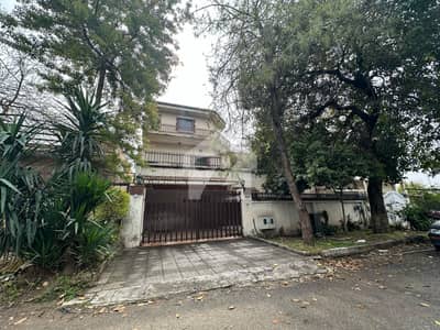 Beautiful 40x80 Double Storey House In I-8/2 For Sale Beautiful 40x80 Double Storey House In I-8/2 For Sale