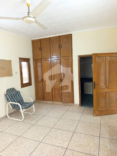 G-10/2 Size 600 Sq Yd Upper Portion Separate Gate 3bed 3bath Tvlounge Kitchen