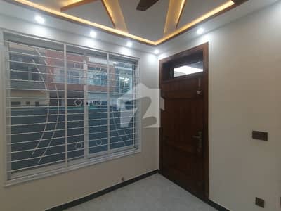 جی ۔ 9/4 جی ۔ 9,اسلام آباد میں 5 کمروں کا 11 مرلہ مکان 7.5 کروڑ میں برائے فروخت۔