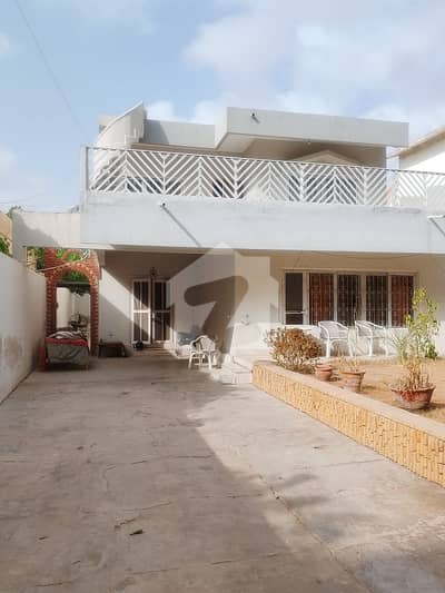 MAINTAINED BUNGALOW AVAILABLE FOR SALE AT DHA PHASE 5