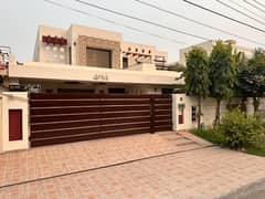 ڈی ایچ اے فیز 4 - بلاک ڈبل ایچ فیز 4,ڈیفنس (ڈی ایچ اے),لاہور میں 5 کمروں کا 1 کنال مکان 5.0 لاکھ میں کرایہ پر دستیاب ہے۔