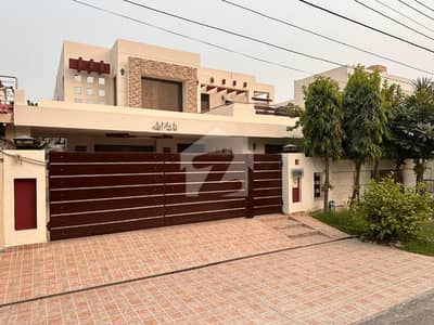 DHA Phase 4, Block HH, 01 Kanal, 05 Bed, Fully Furnished Luxurious House For Rent.