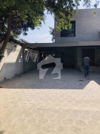 Spacious 1000 Yards Bungalow Available For Commercial Use