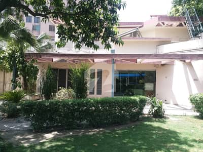 گلبرگ 3 گلبرگ,لاہور میں 3 کمروں کا 2 کنال مکان 3.7 لاکھ میں کرایہ پر دستیاب ہے۔