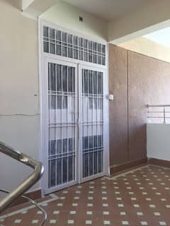 3 Bed Rooms Chance Deal Leased 2nd Floor Flat