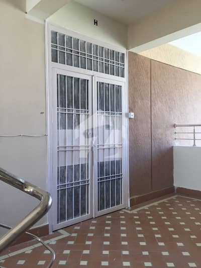 3 Bed Rooms Chance Deal Leased 2nd Floor Flat