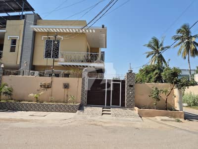 Spacious 200 Yards Town House Available For Sale Park Facing Near Altamash Dental Clifton Spacious 200 Yards Town House Available For Sale Park Facing Near Altamash Dental Clifton