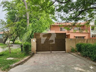 Corner Old House Available For Sale In F-8 Corner Old House Available For Sale In F-8