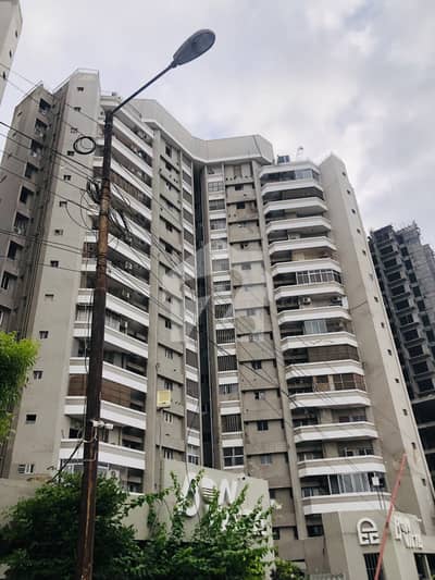 Spacious 4 Bedrooms Sea Facing Apartment For Sale With Servant Quarter