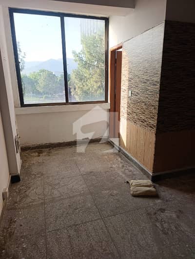 بلیو ایریا اسلام آباد میں 1 مرلہ Studio دفتر 1.95 کروڑ میں برائے فروخت۔