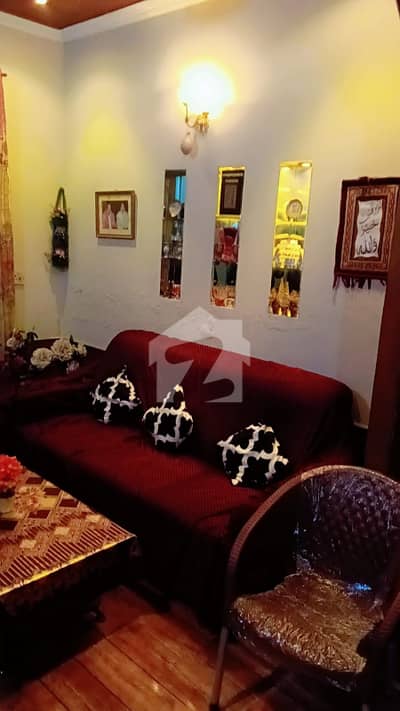 جوہر ٹاؤن لاہور میں 3 کمروں کا 3 مرلہ مکان 1.9 کروڑ میں برائے فروخت۔
