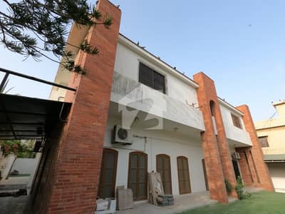 House Sized 1000 Square Yards Available In Clifton - Block 5