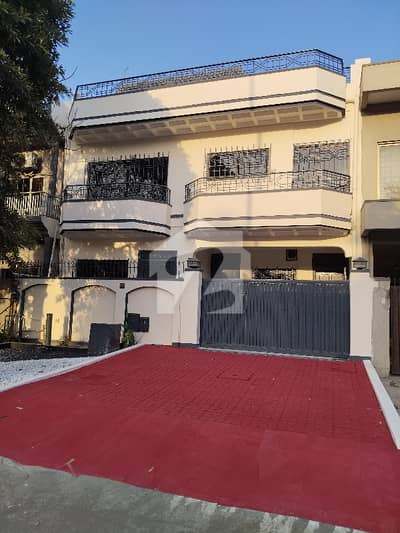 جی ۔ 11/1 جی ۔ 11,اسلام آباد میں 5 کمروں کا 8 مرلہ مکان 7.1 کروڑ میں برائے فروخت۔