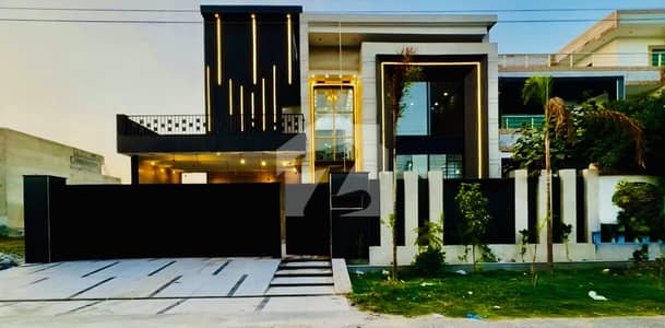 آئی ای پی انجینئرز ٹاؤن لاہور میں 6 کمروں کا 1 کنال مکان 6.5 کروڑ میں برائے فروخت۔