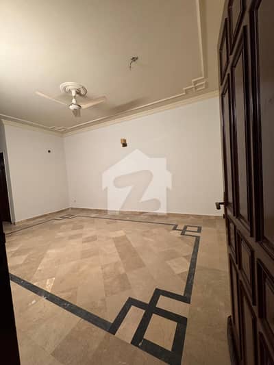 ایف ۔ 11 اسلام آباد میں 6 کمروں کا 1 کنال مکان 4.25 لاکھ میں کرایہ پر دستیاب ہے۔