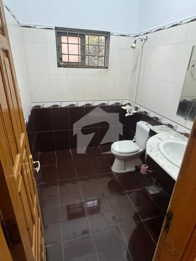 600 SQ YRD UPPER PORTION FOR RENT IN G11/2,